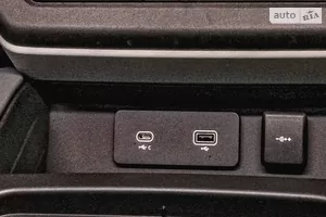 4 USB та розетки 12V